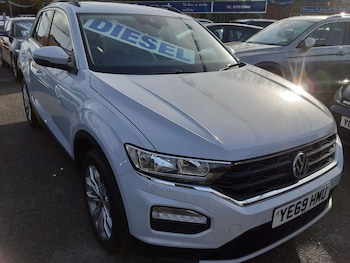 Used Volkswagen T-Roc 2019 for sale - 76411978: Photo