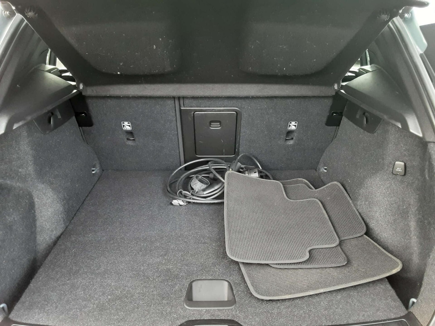 Used Volvo XC40 2023 for sale - 77484111: Photo 31