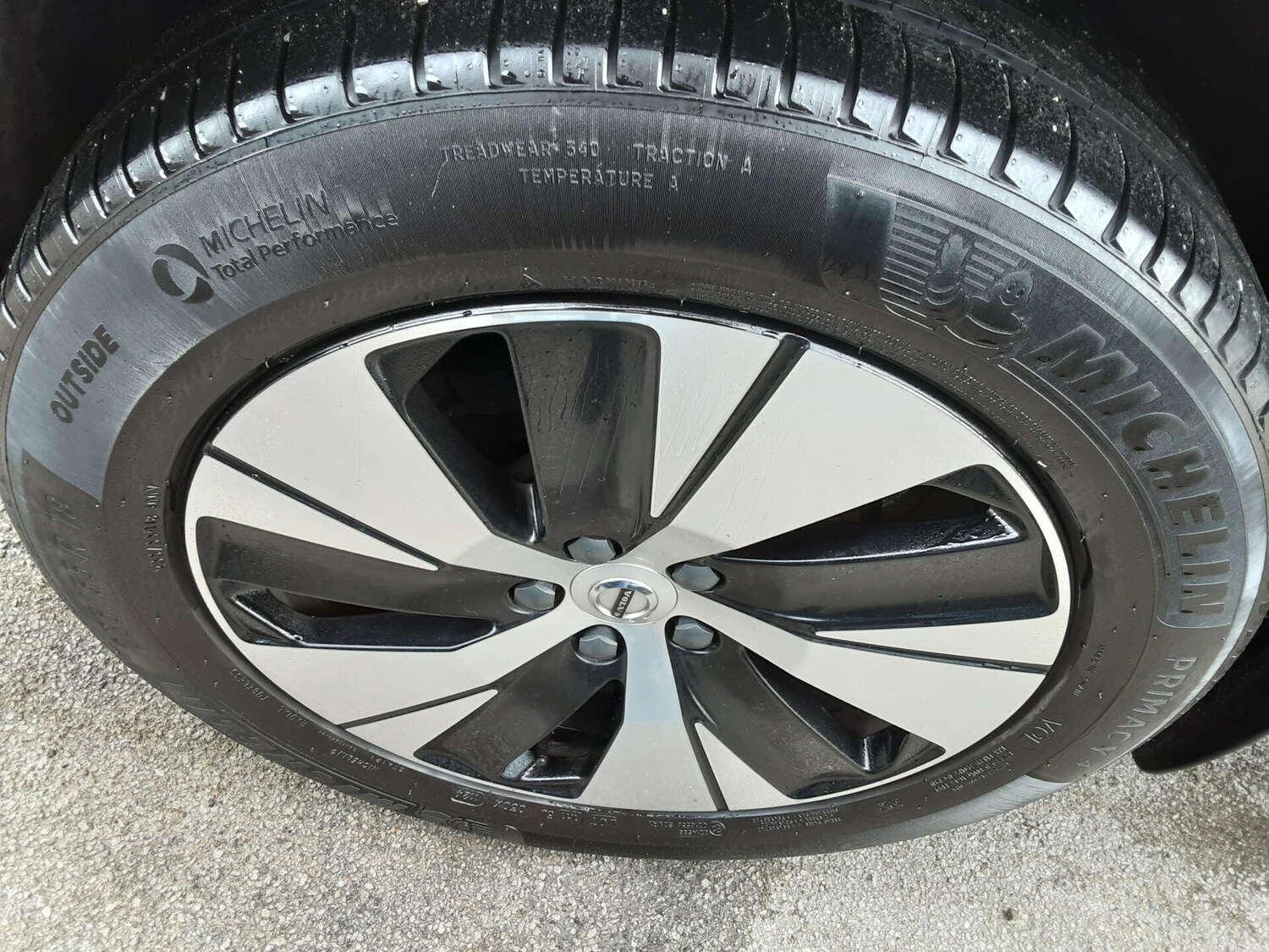 Used Volvo XC40 2023 for sale - 77484111: Photo 33