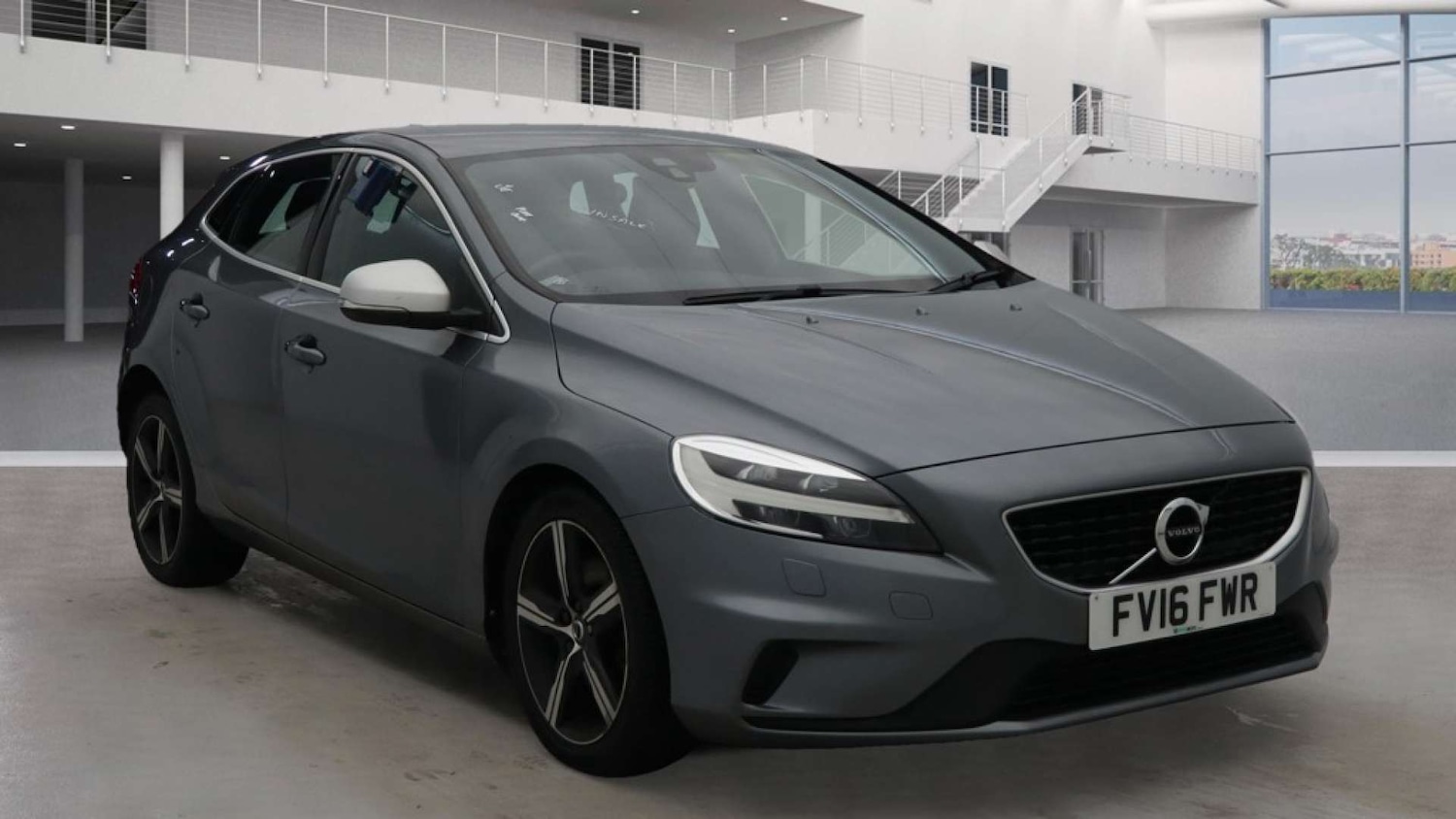 Used Volvo V40 2016 for sale - 76629620: Photo 1