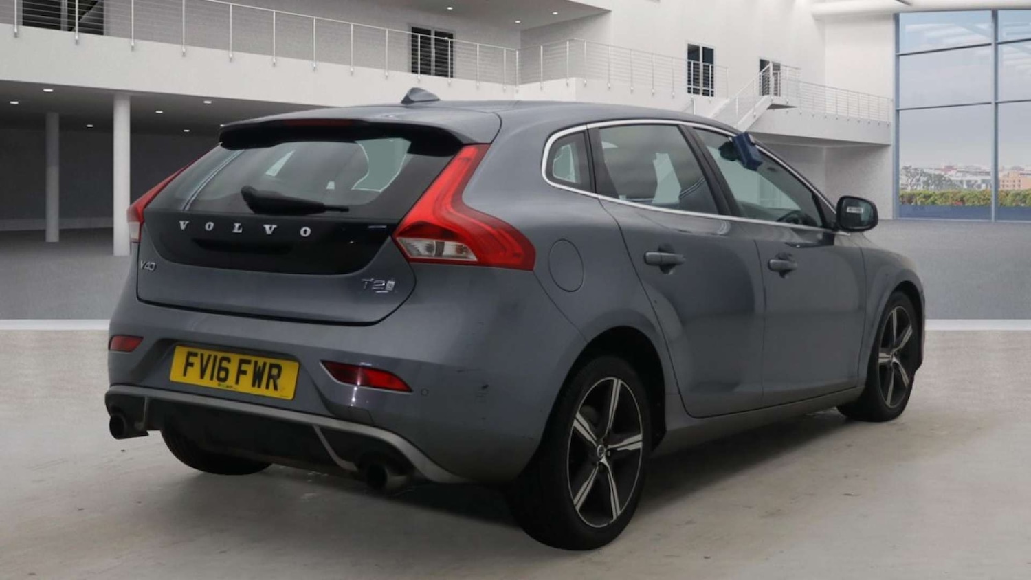 Used Volvo V40 2016 for sale - 76629620: Photo 2