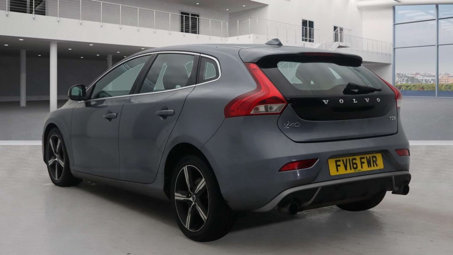 Used Volvo V40 2016 for sale - 76629620: Photo 5