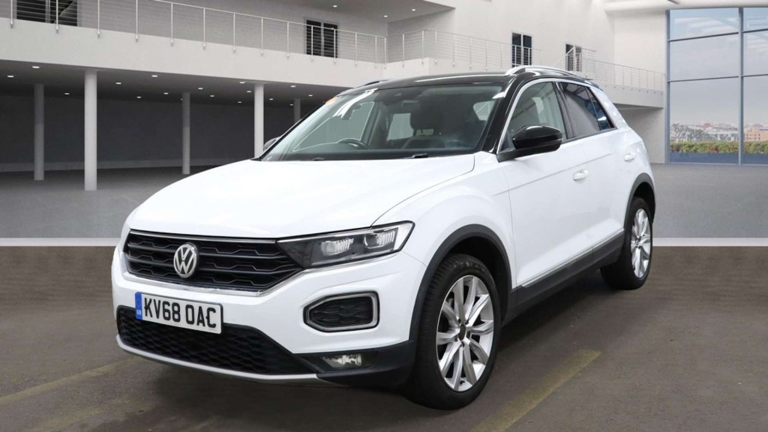 Used Volkswagen T-Roc 2018 for sale - 76411986: Photo 2