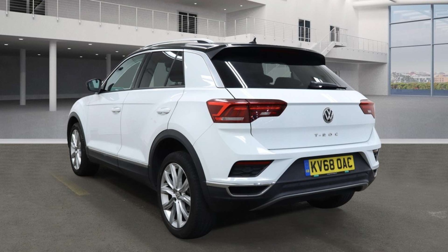 Used Volkswagen T-Roc 2018 for sale - 76411986: Photo 3