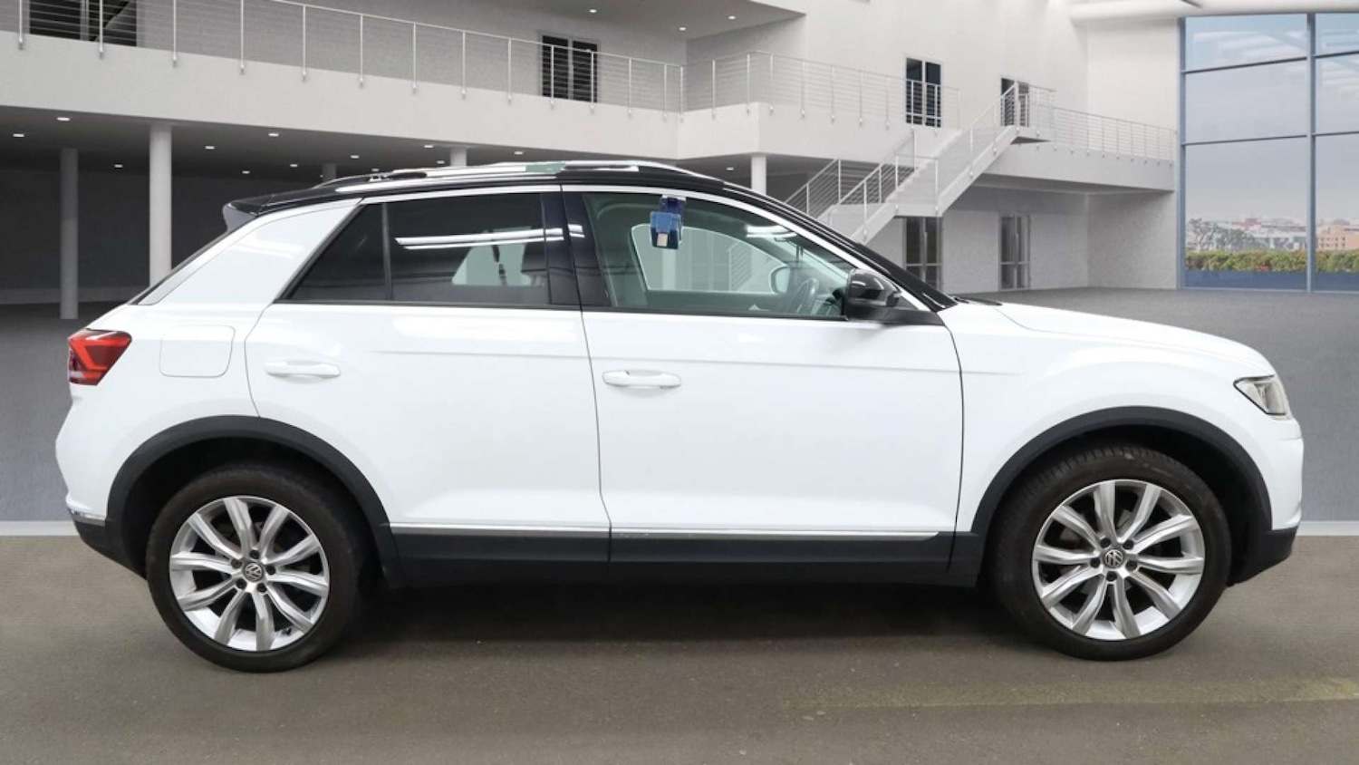 Used Volkswagen T-Roc 2018 for sale - 76411986: Photo 8
