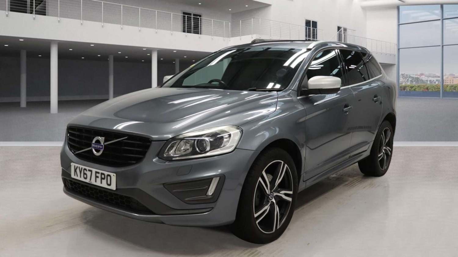 Used Volvo XC60 2017 for sale - 76407727: Photo 2