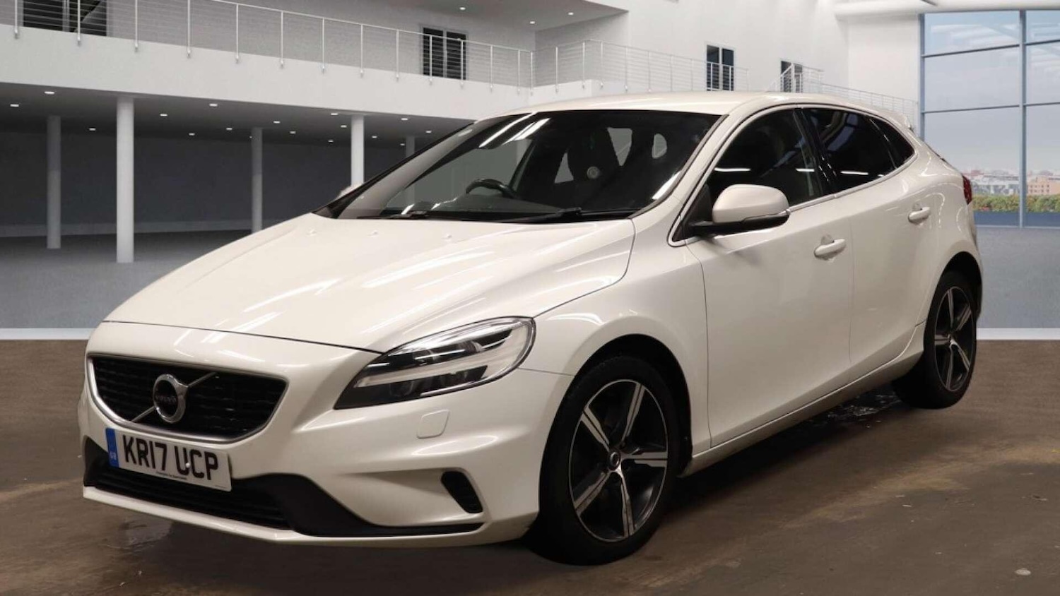 Used Volvo V40 for sale - 77670396: Photo 2