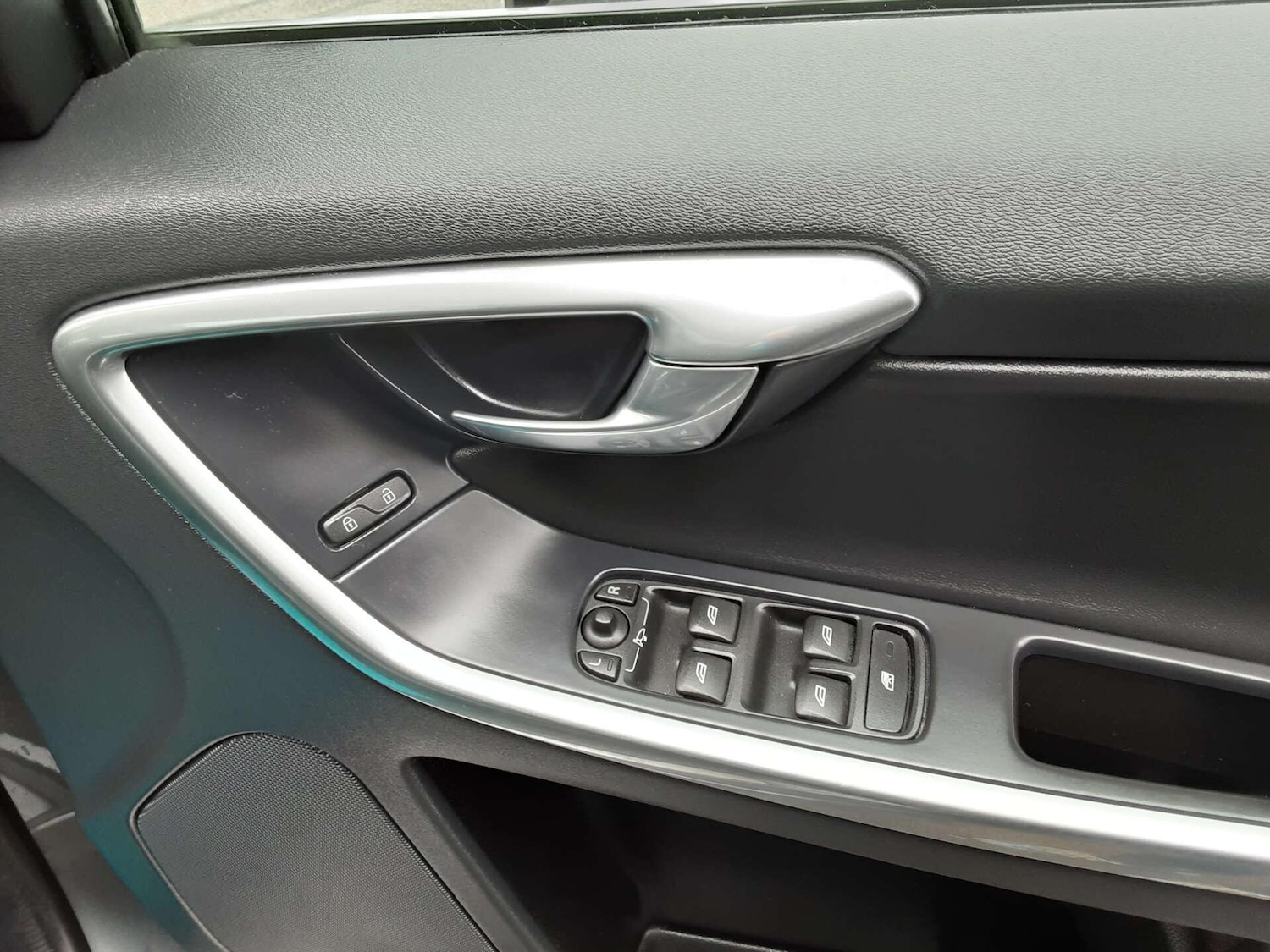 Used Volvo XC60 2017 for sale - 76807611: Photo 34