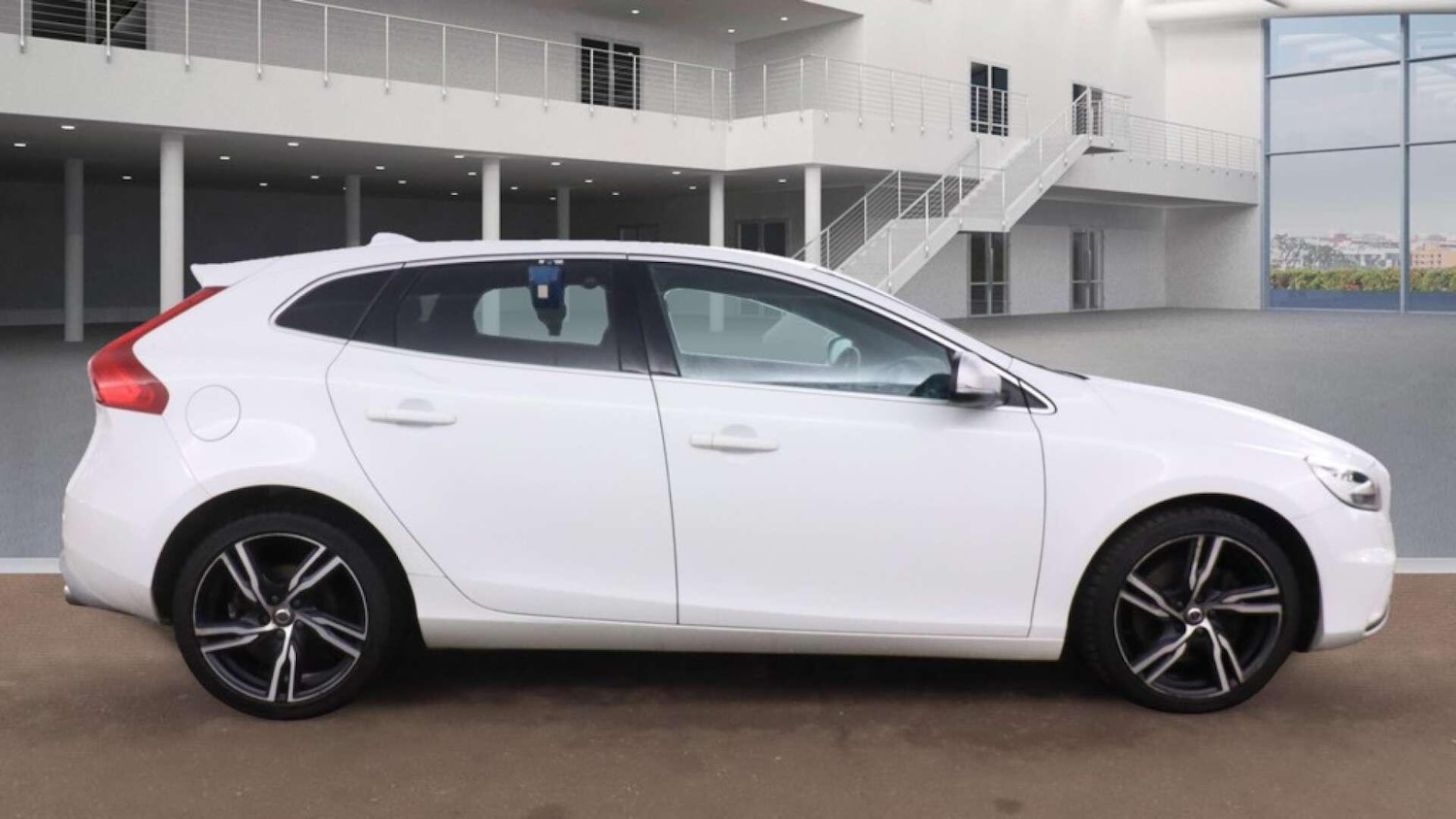 Used Volvo V40 2017 for sale - 76839554: Photo 14