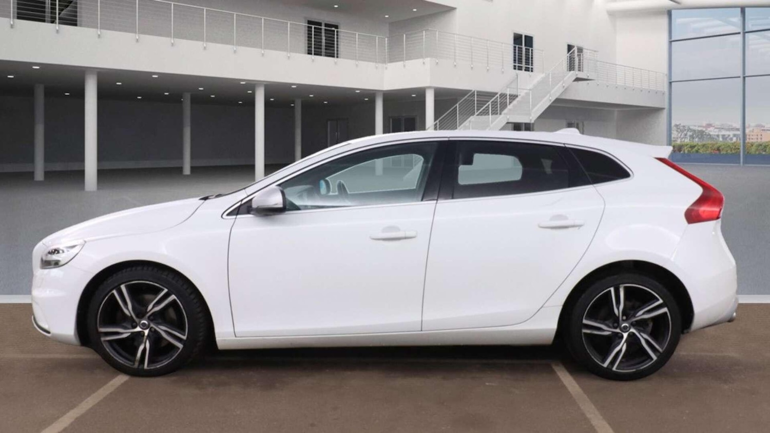 Used Volvo V40 2017 for sale - 76839554: Photo 17