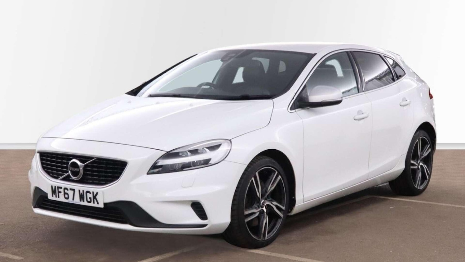 Used Volvo V40 2017 for sale - 76839554: Photo 2