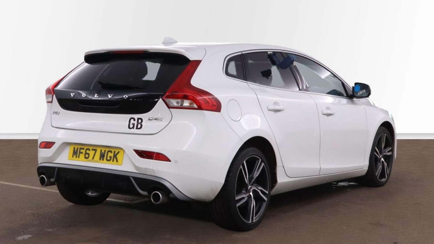 Used Volvo V40 2017 for sale - 76839554: Photo 4