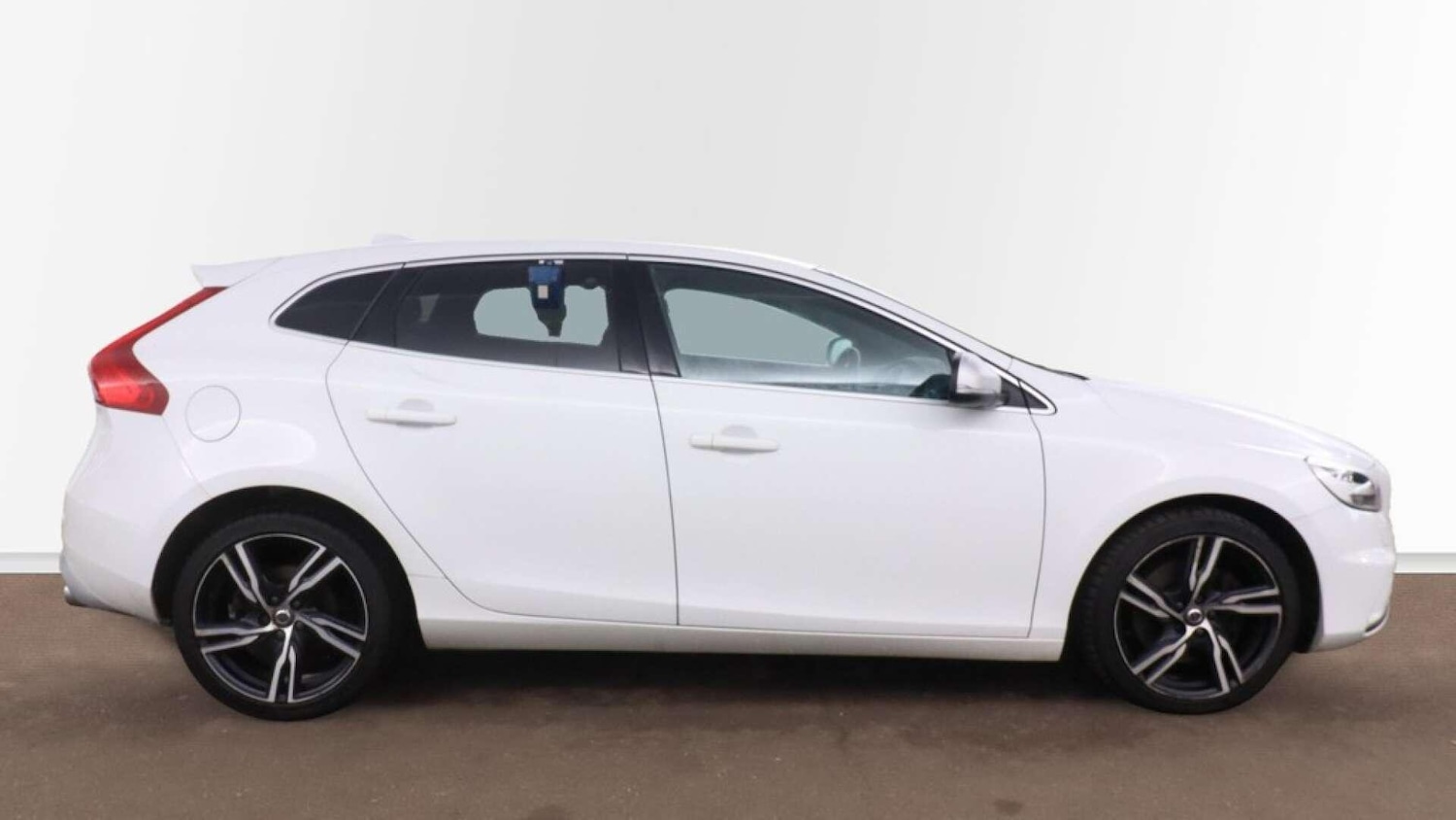 Used Volvo V40 2017 for sale - 76839554: Photo 5
