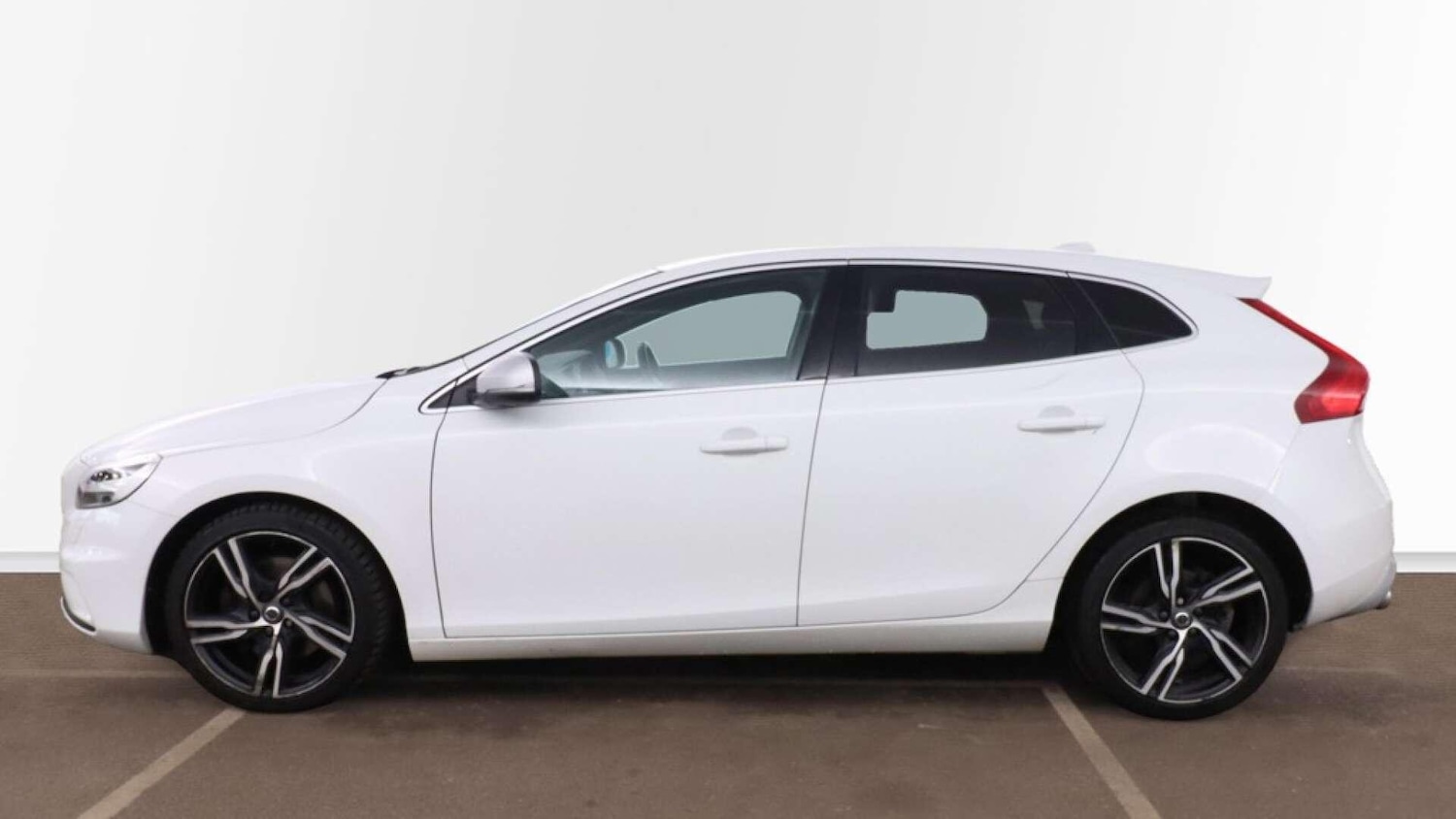 Used Volvo V40 2017 for sale - 76839554: Photo 7