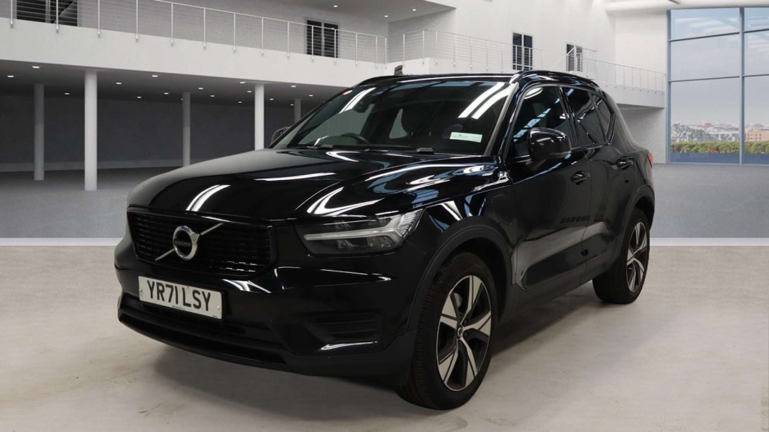Used Volvo XC40 2021 for sale - 76600582: Photo 2