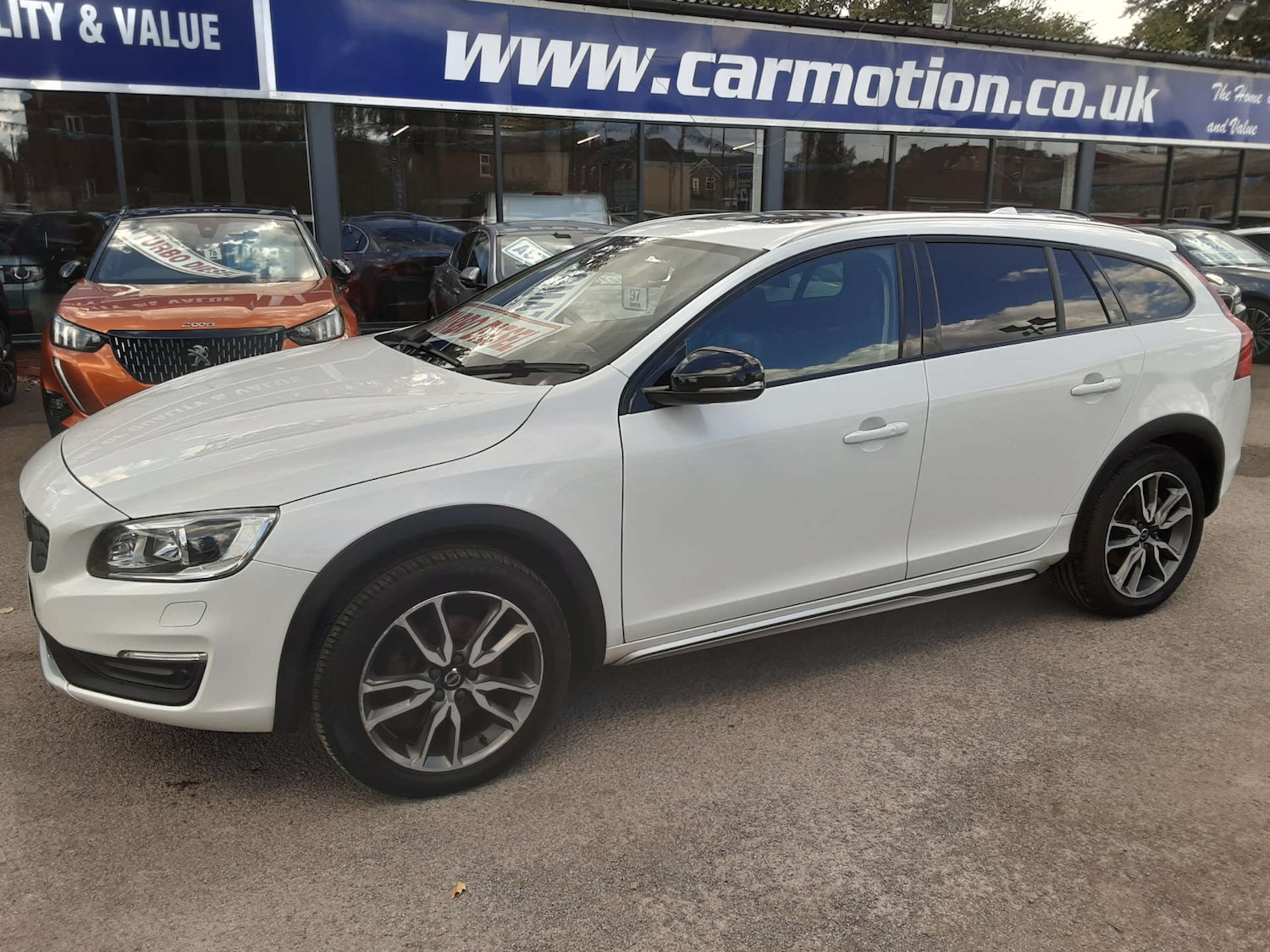 Used Volvo V60 2017 for sale - 76404571: Photo 12