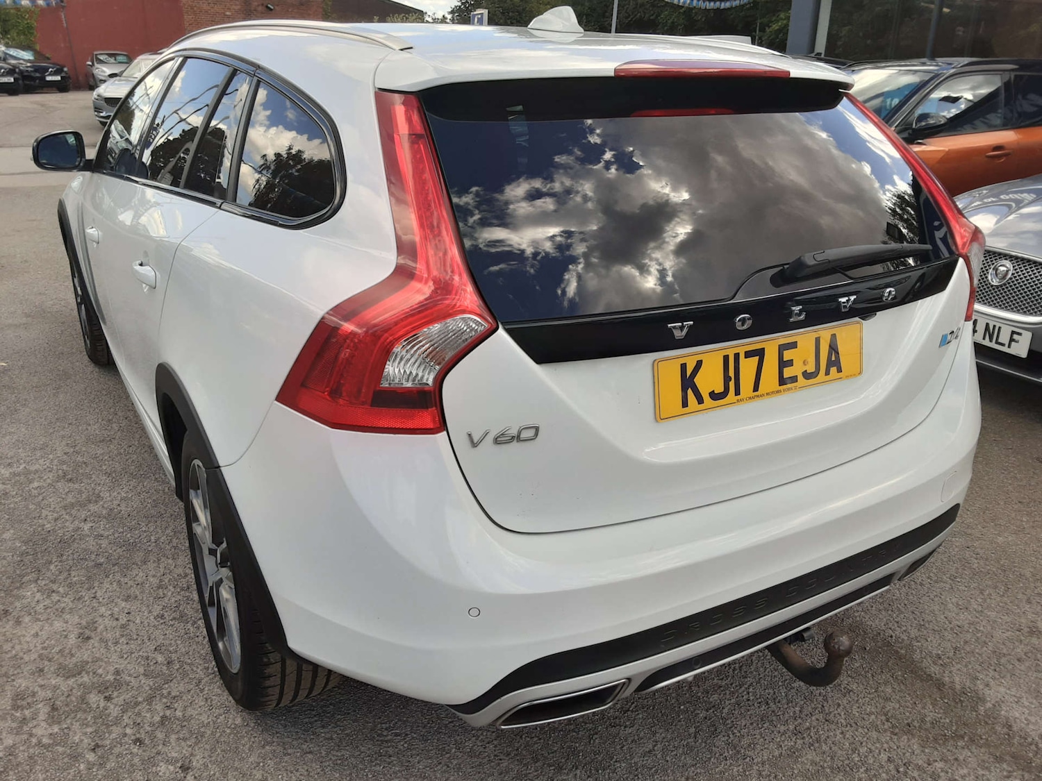 Used Volvo V60 2017 for sale - 76404571: Photo 15
