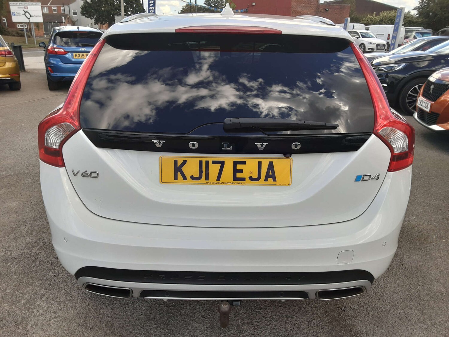 Used Volvo V60 2017 for sale - 76404571: Photo 16