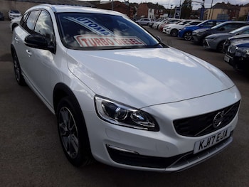 Used Volvo V60 2017 for sale - 76404571: Photo