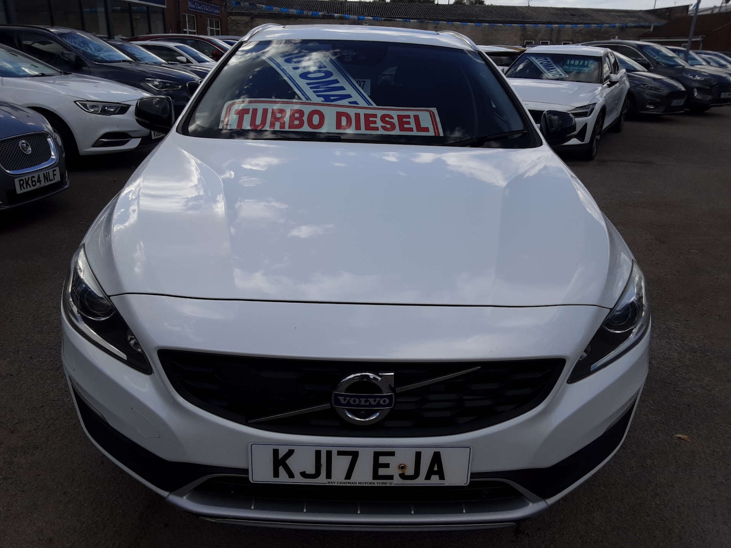 Used Volvo V60 2017 for sale - 76404571: Photo 2