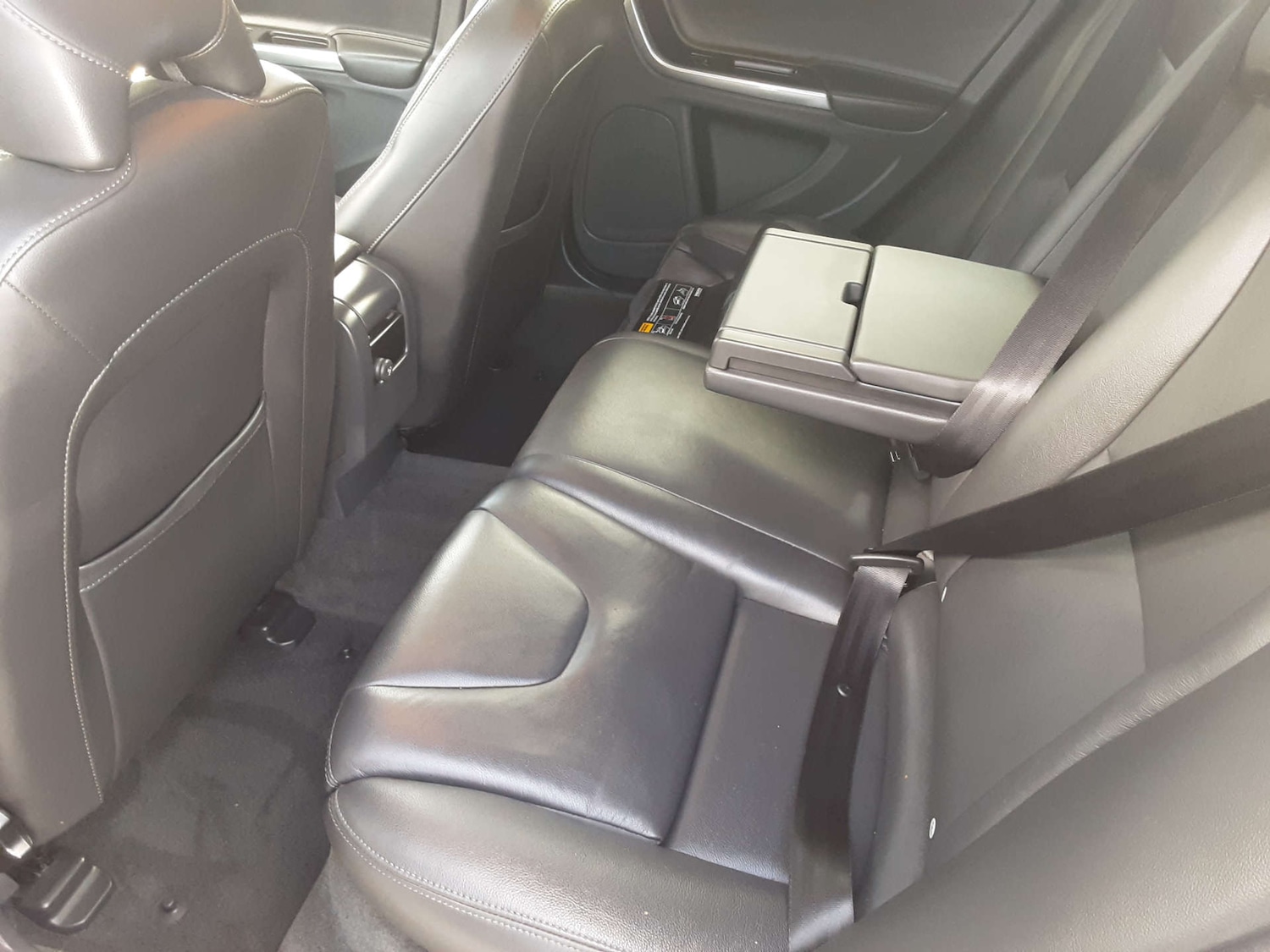 Used Volvo V60 2017 for sale - 76404571: Photo 32