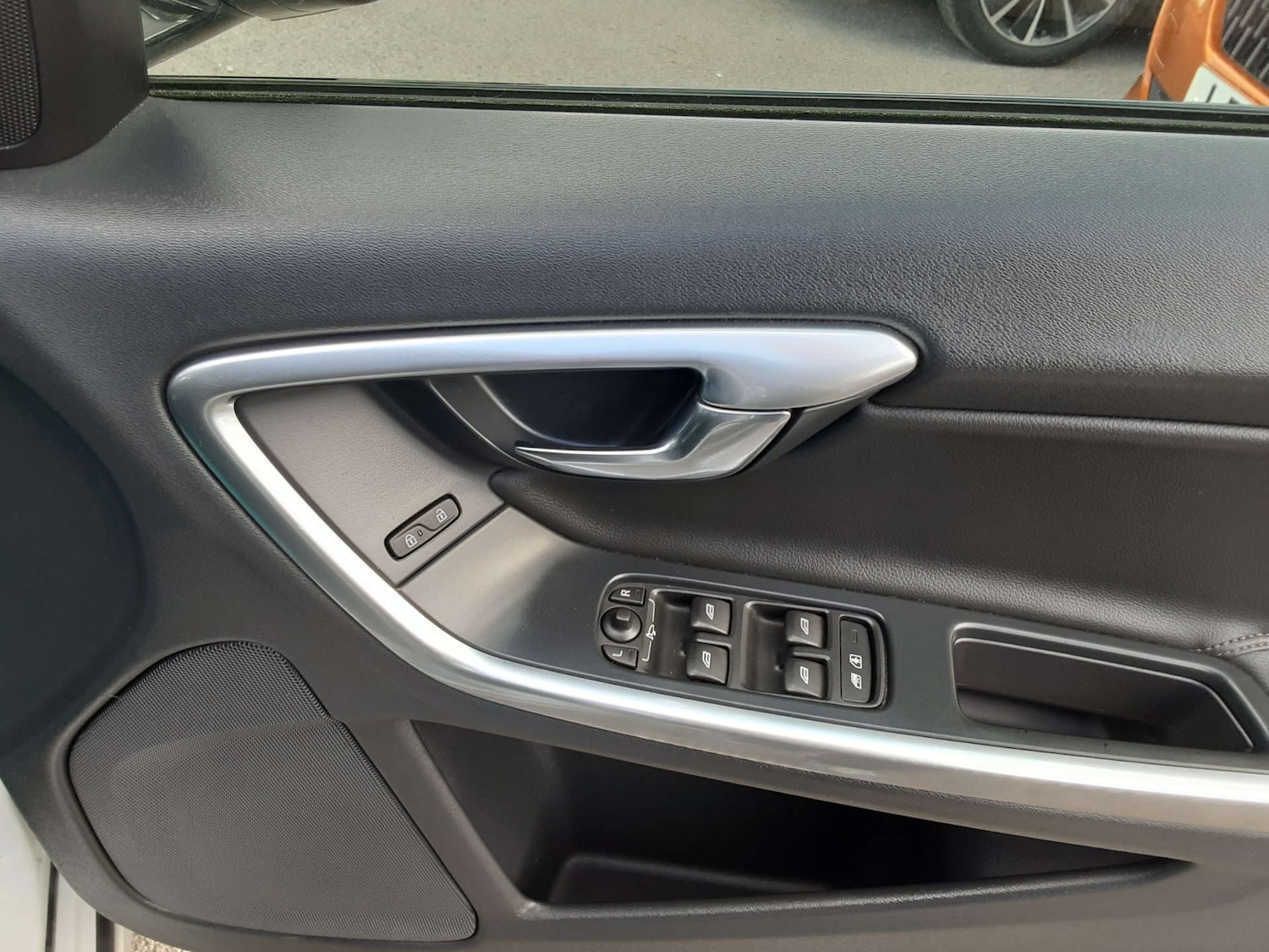 Used Volvo V60 2017 for sale - 76404571: Photo 35