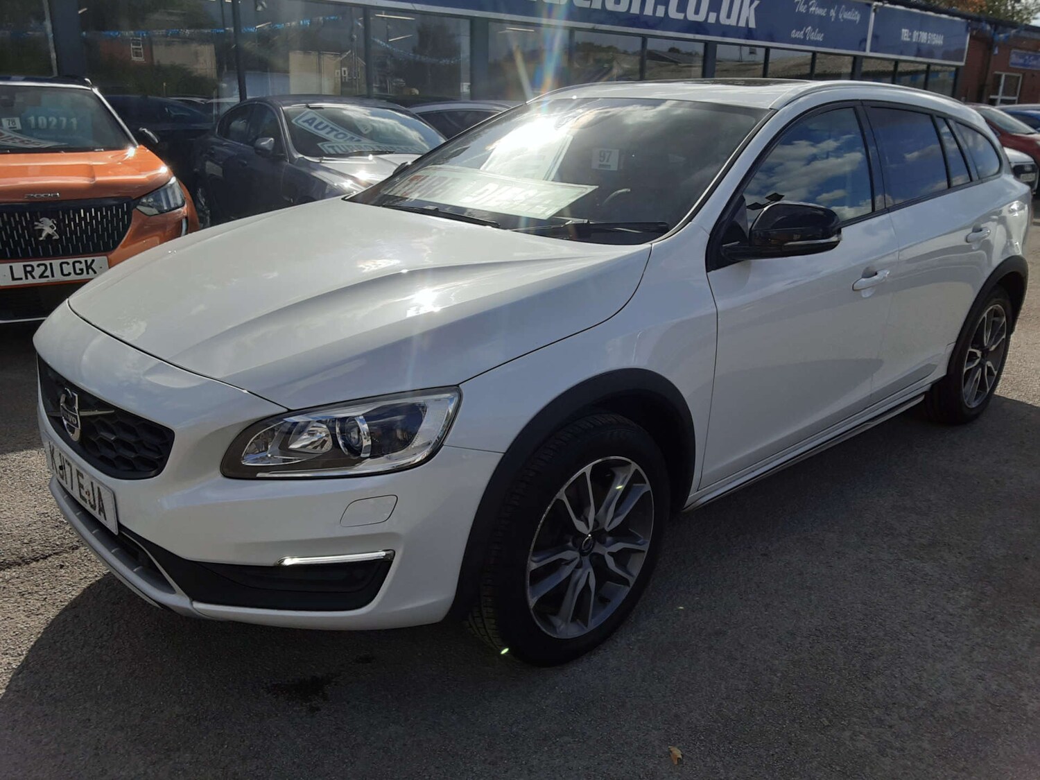 Used Volvo V60 2017 for sale - 76404571: Photo 9
