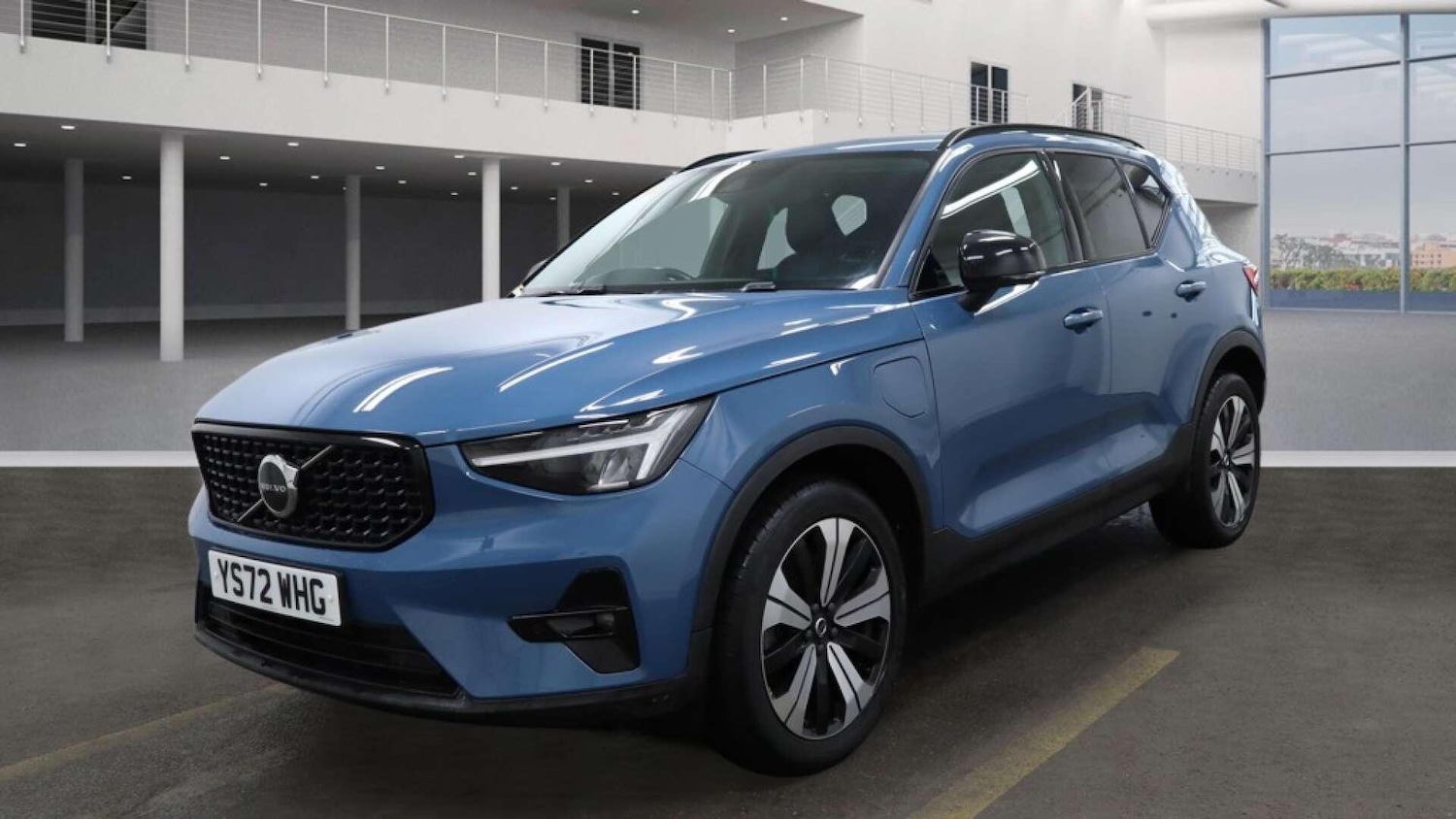 Used Volvo XC40 2023 for sale - 77376434: Photo 2