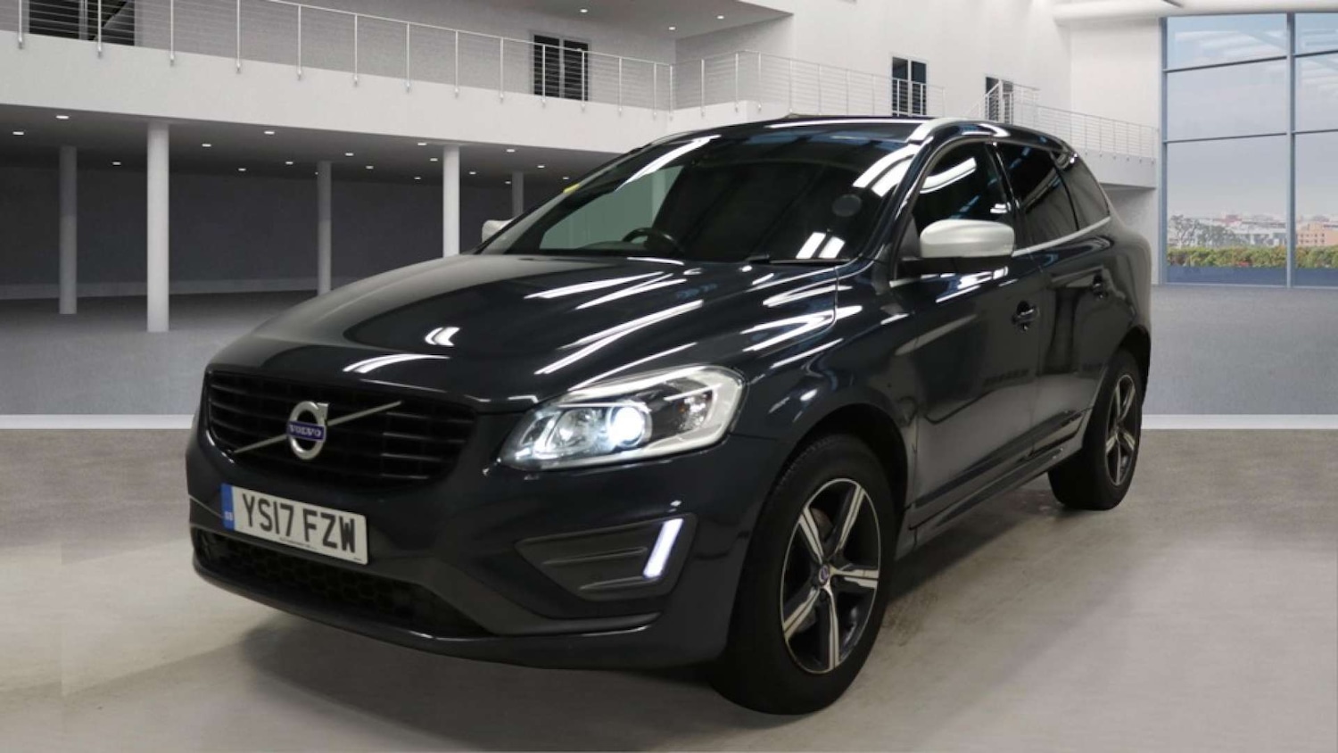 Used Volvo XC60 2017 for sale - 76720448: Photo 2