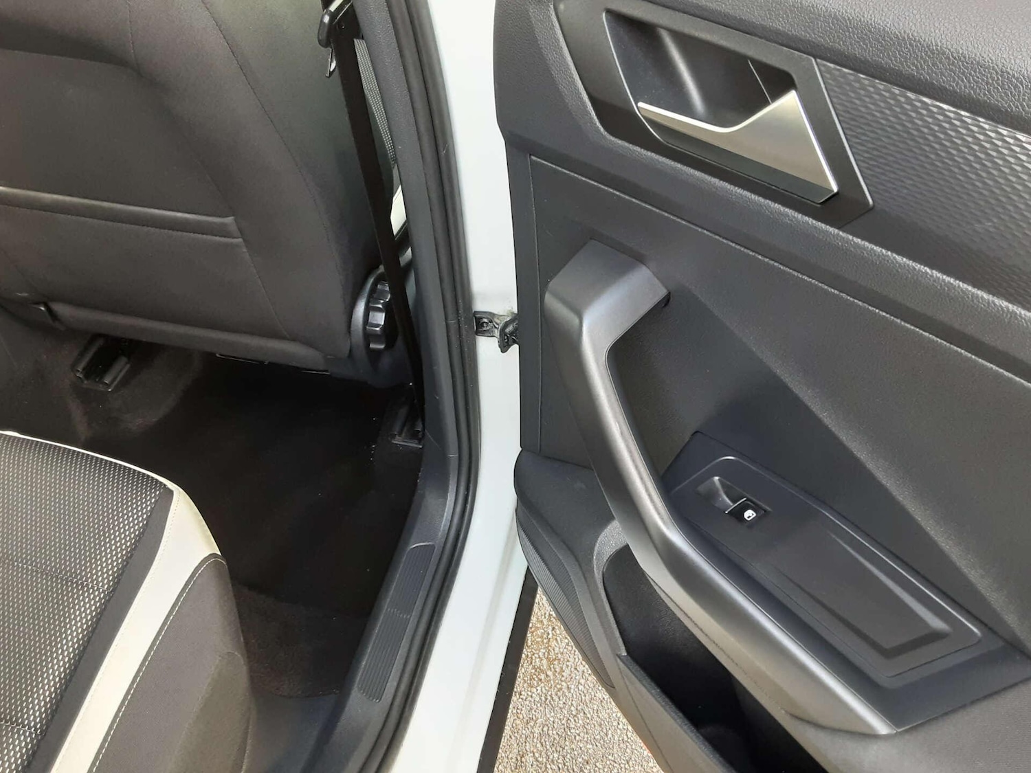 Used Volkswagen T-Roc 2018 for sale - 76807597: Photo 28