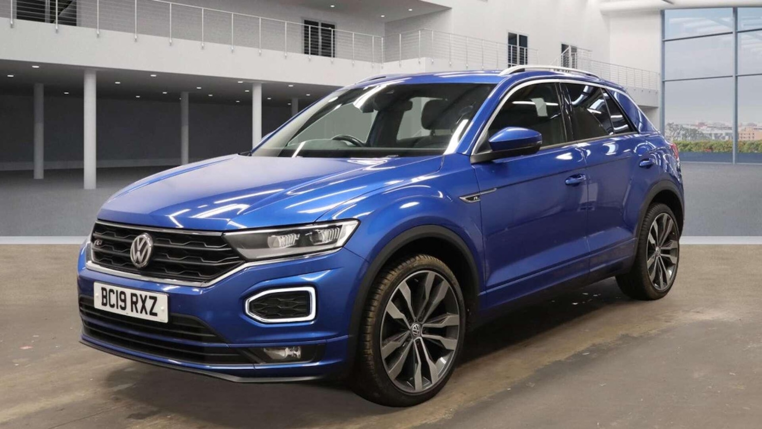 Used Volkswagen T-Roc 2019 for sale - 76807598: Photo 2