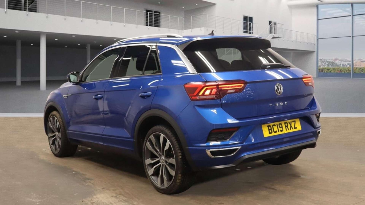Used Volkswagen T-Roc 2019 for sale - 76807598: Photo 3