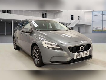 Used Volvo V40 2019 for sale - 77440548: Photo