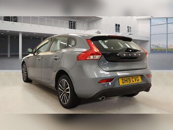 Used Volvo V40 2019 for sale - 77440548: Photo