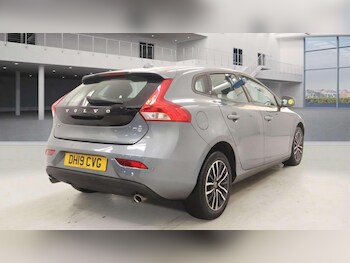 Used Volvo V40 2019 for sale - 77440548: Photo