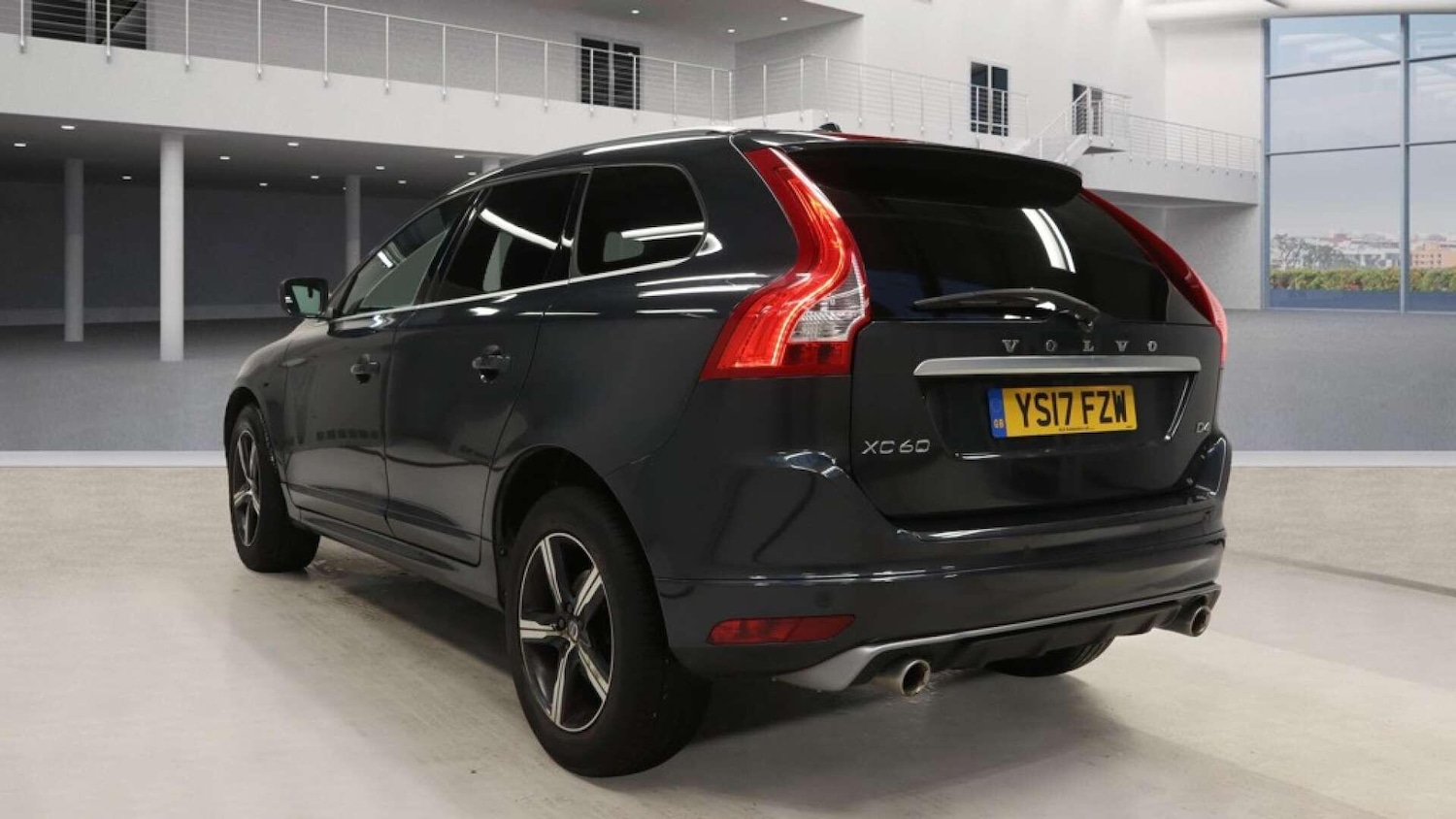 Used Volvo XC60 2017 for sale - 76807712: Photo 3