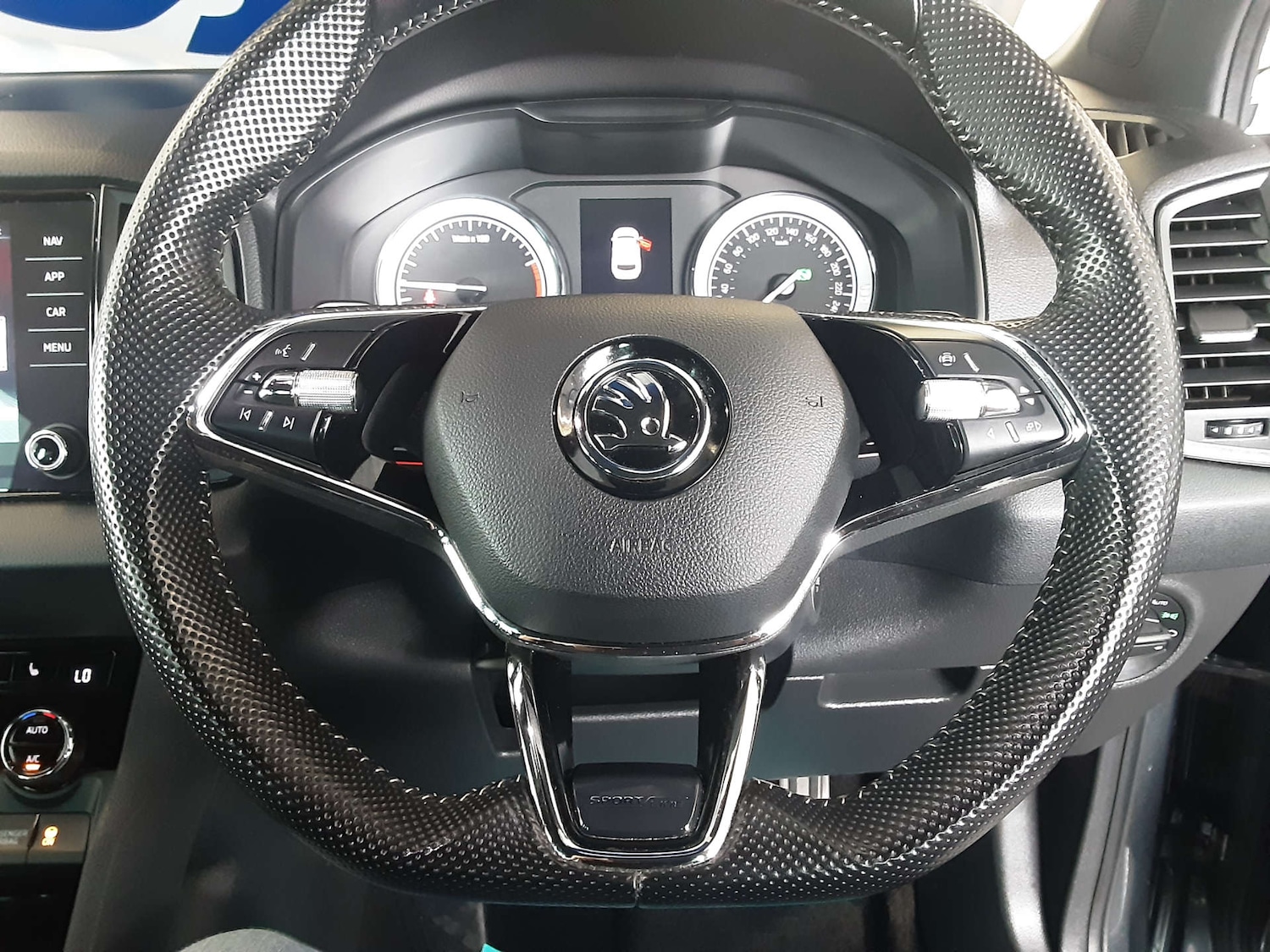 Used Skoda Karoq 2021 for sale - 76411992: Photo 32