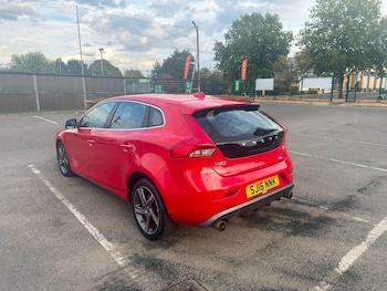 Used Volvo V40 2016 for sale - 79532854: Photo