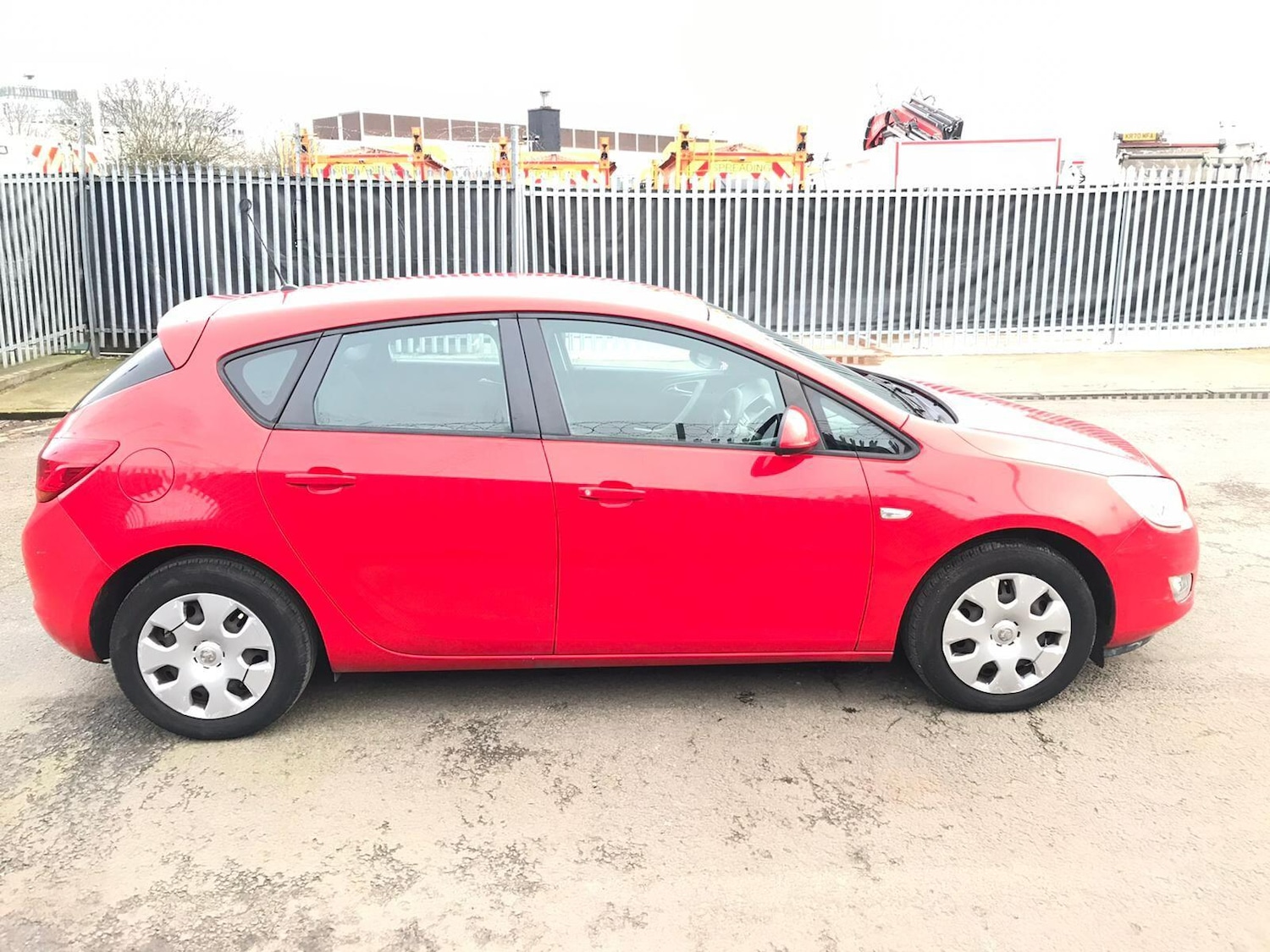 Used Vauxhall Astra 2010 for sale - 77586340: Photo 2
