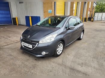 Used Peugeot 208 2015 for sale - 79426274: Photo