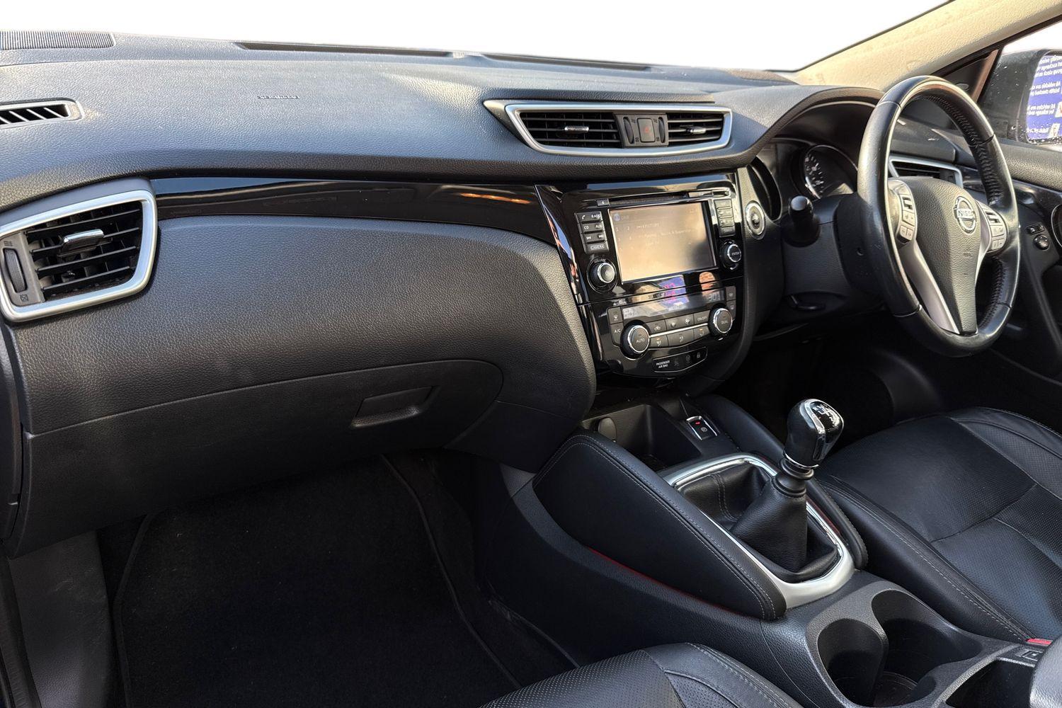 Used Nissan Qashqai 2016 for sale - 77368329: Photo 2