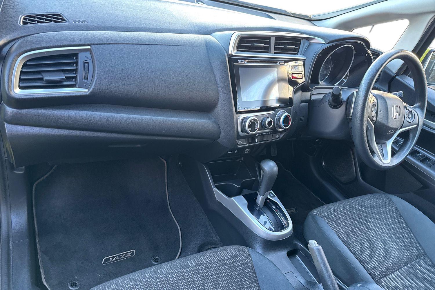 Used Honda Jazz 2016 for sale - 77135368: Photo 2