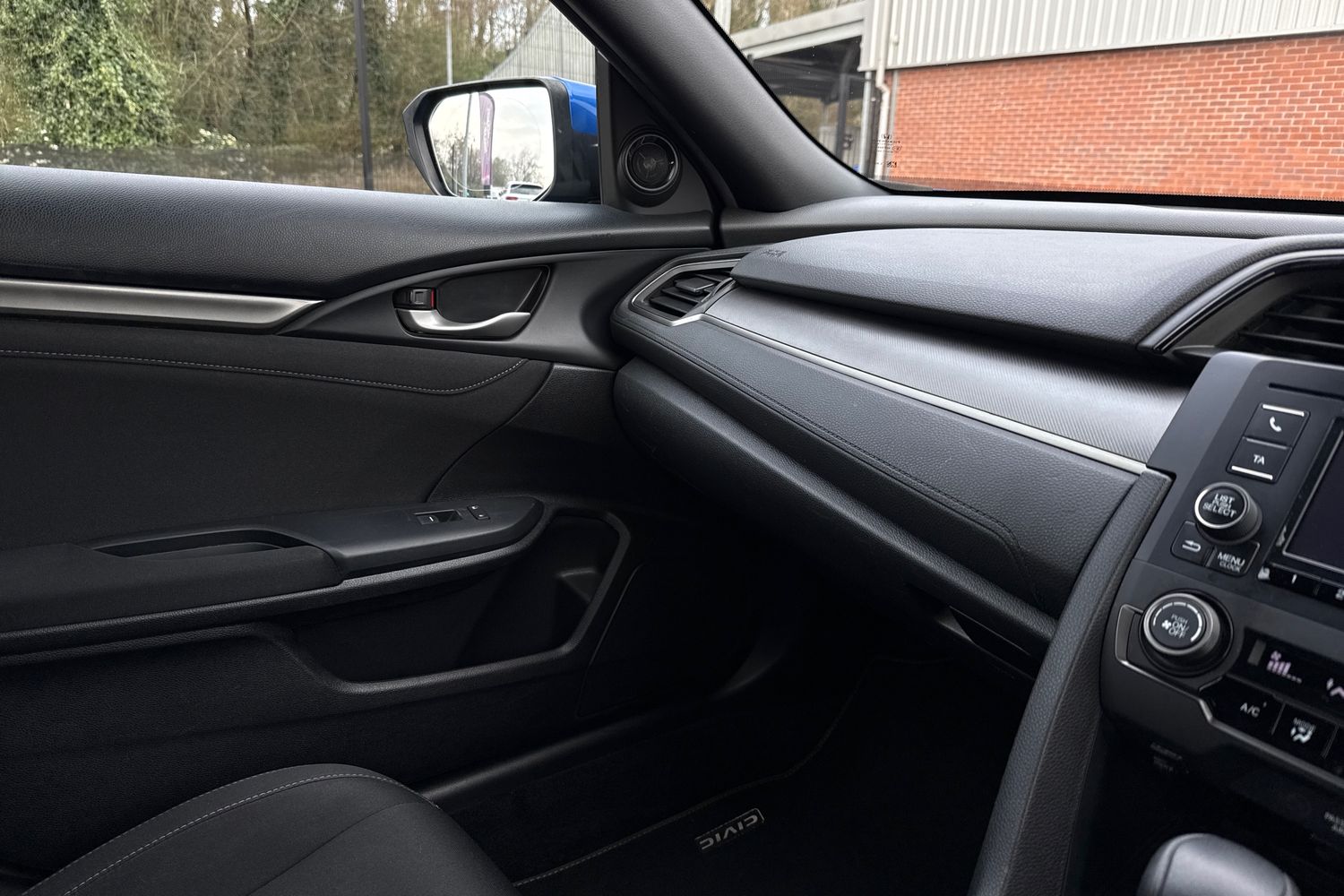 Used Honda Civic 2017 for sale - 77764523: Photo 38