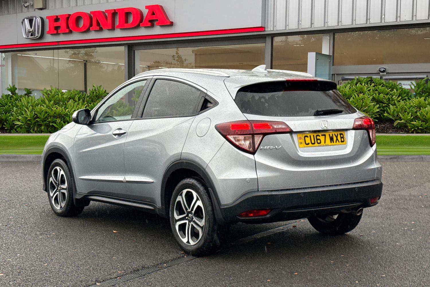 Used Honda HR-V 2017 for sale - 76564728: Photo 2