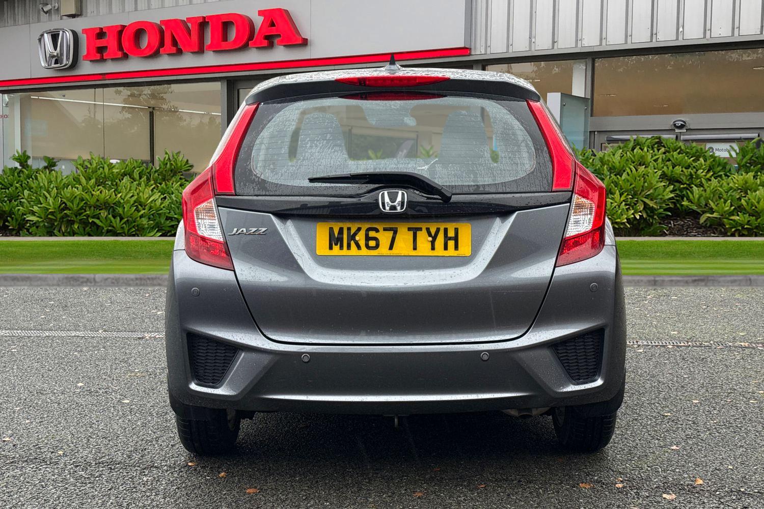 Used Honda Jazz 2017 for sale - 76820075: Photo 5