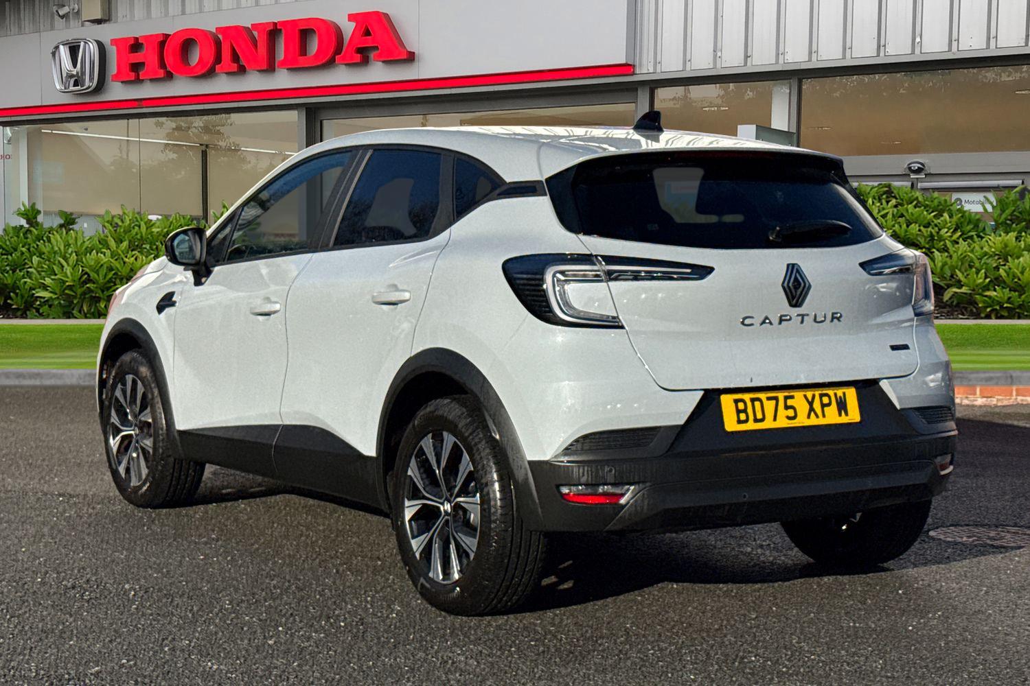 Used Renault Captur 2025 for sale - 77649341: Photo 2