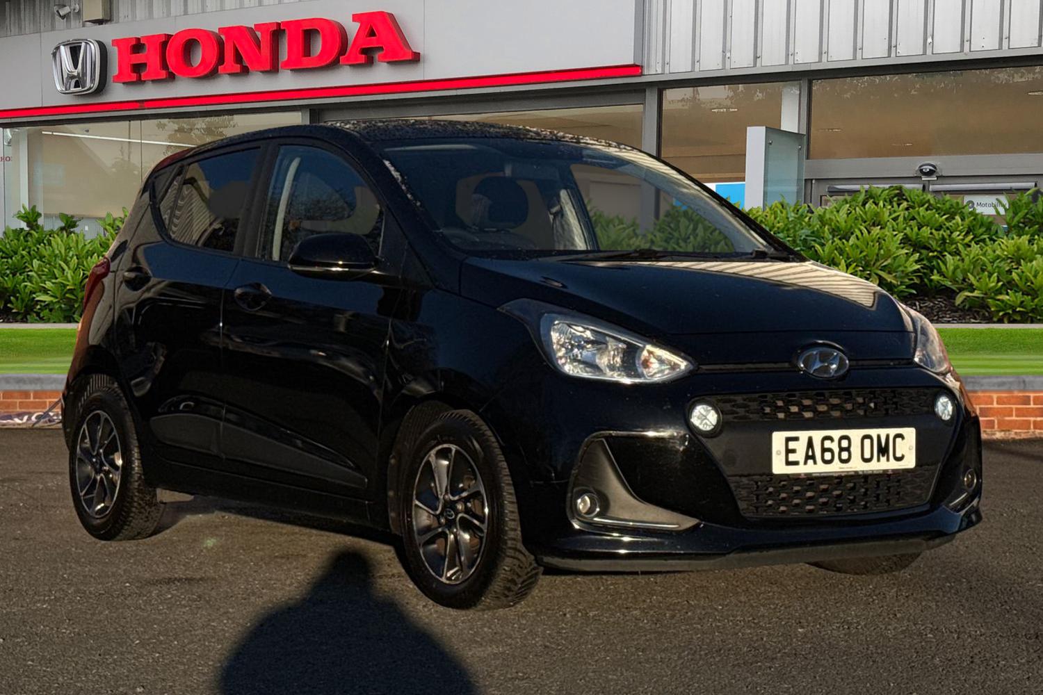 Used Hyundai i10 2018 for sale - 77088630: Photo 1