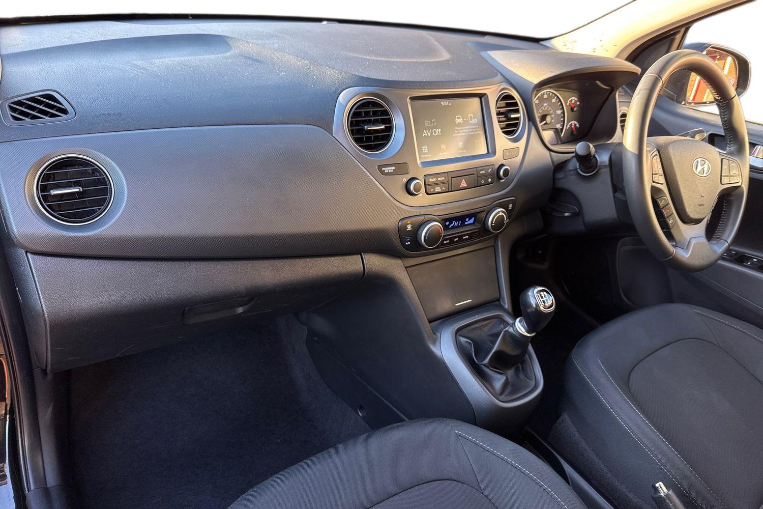 Used Hyundai i10 2018 for sale - 77088630: Photo 15