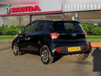 Used Hyundai i10 2018 for sale - 77088630: Photo