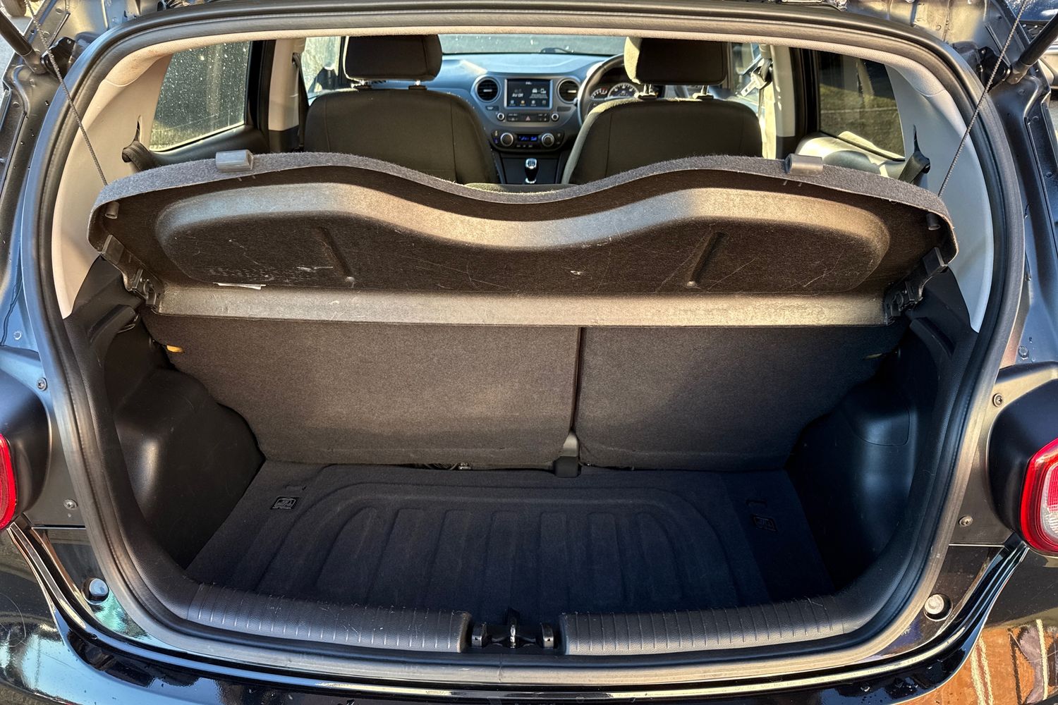 Used Hyundai i10 2018 for sale - 77088630: Photo 8